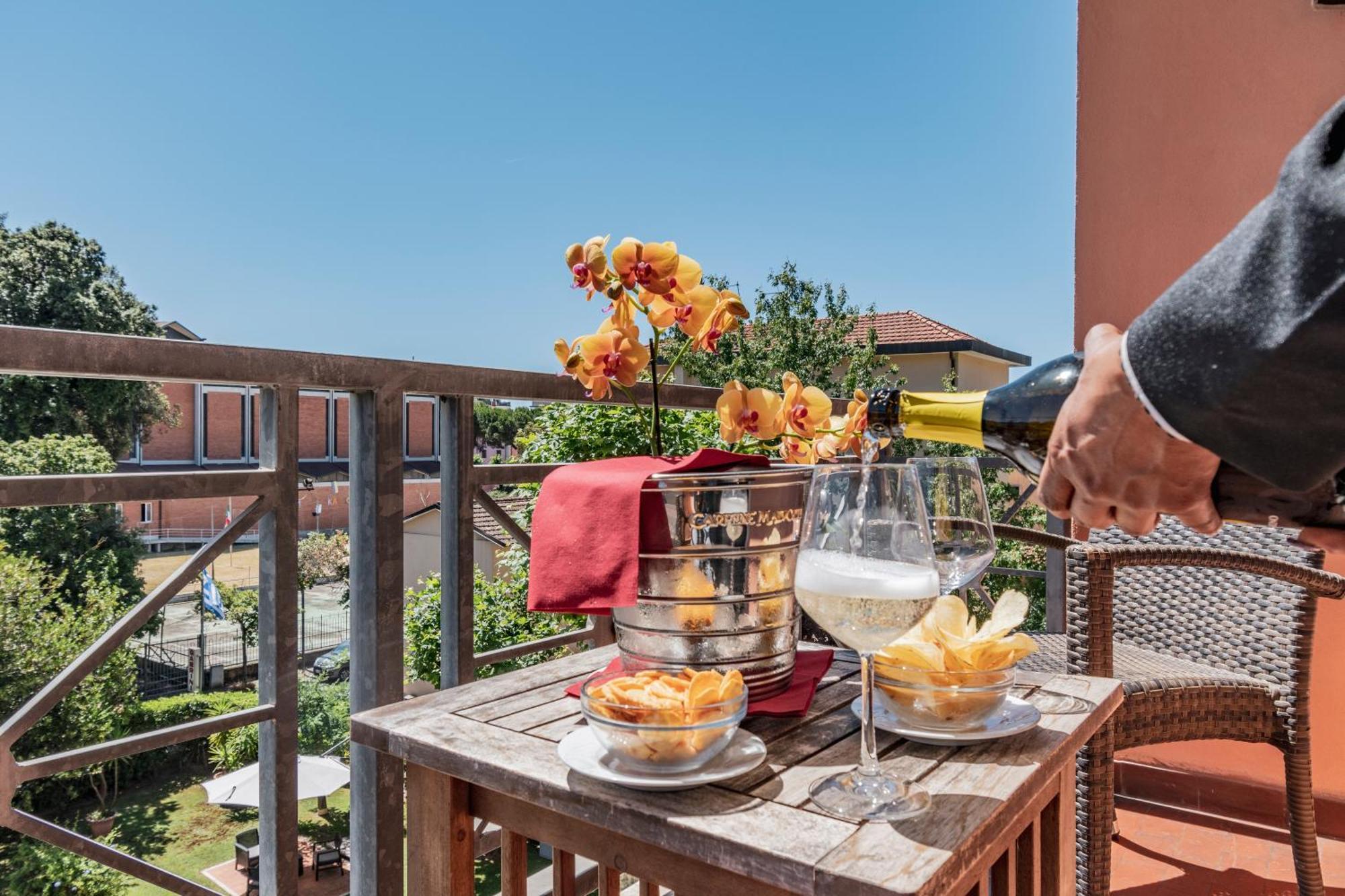 Hotel Gabrini Marina di Massa Dış mekan fotoğraf