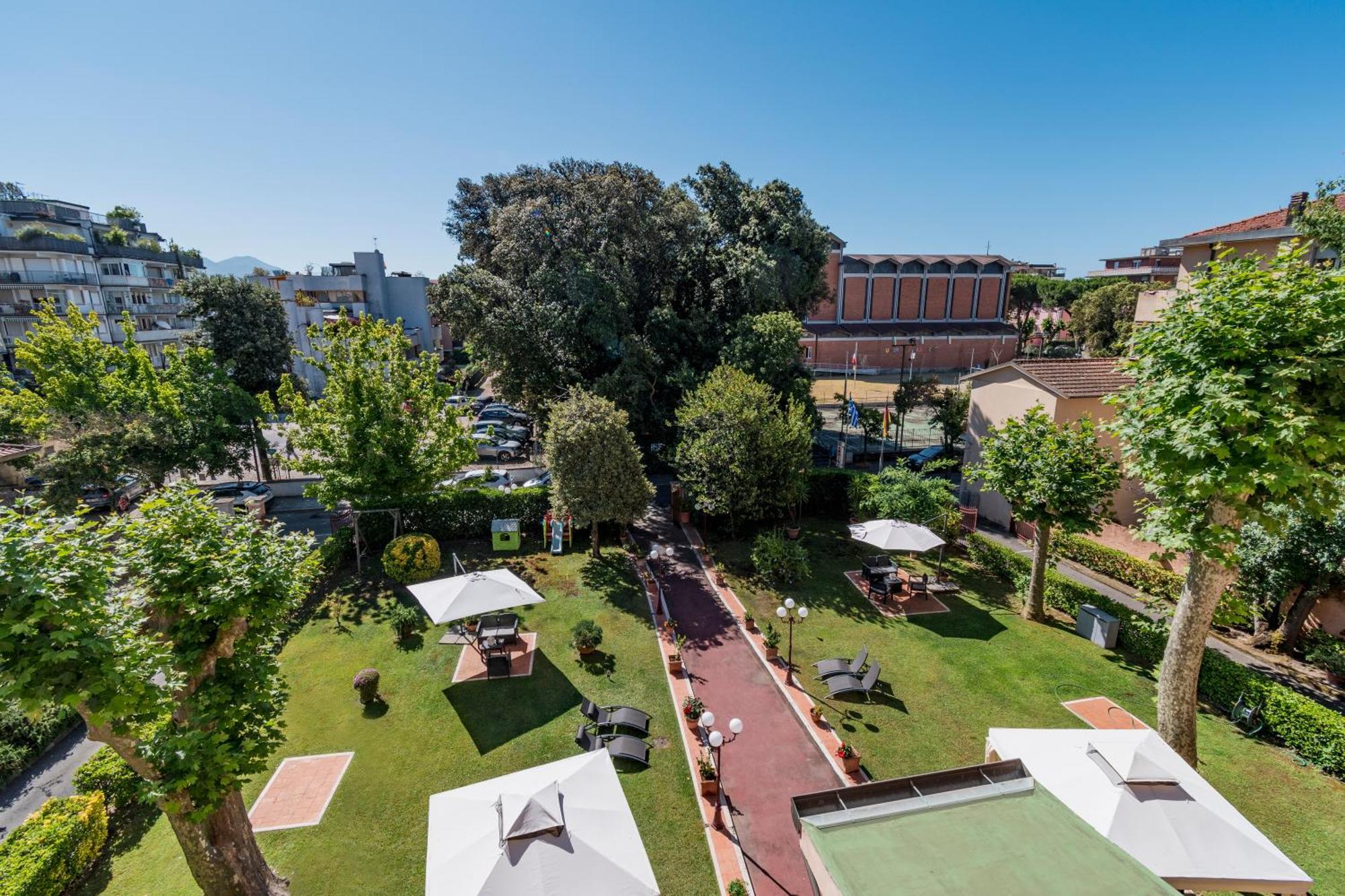 Hotel Gabrini Marina di Massa Dış mekan fotoğraf