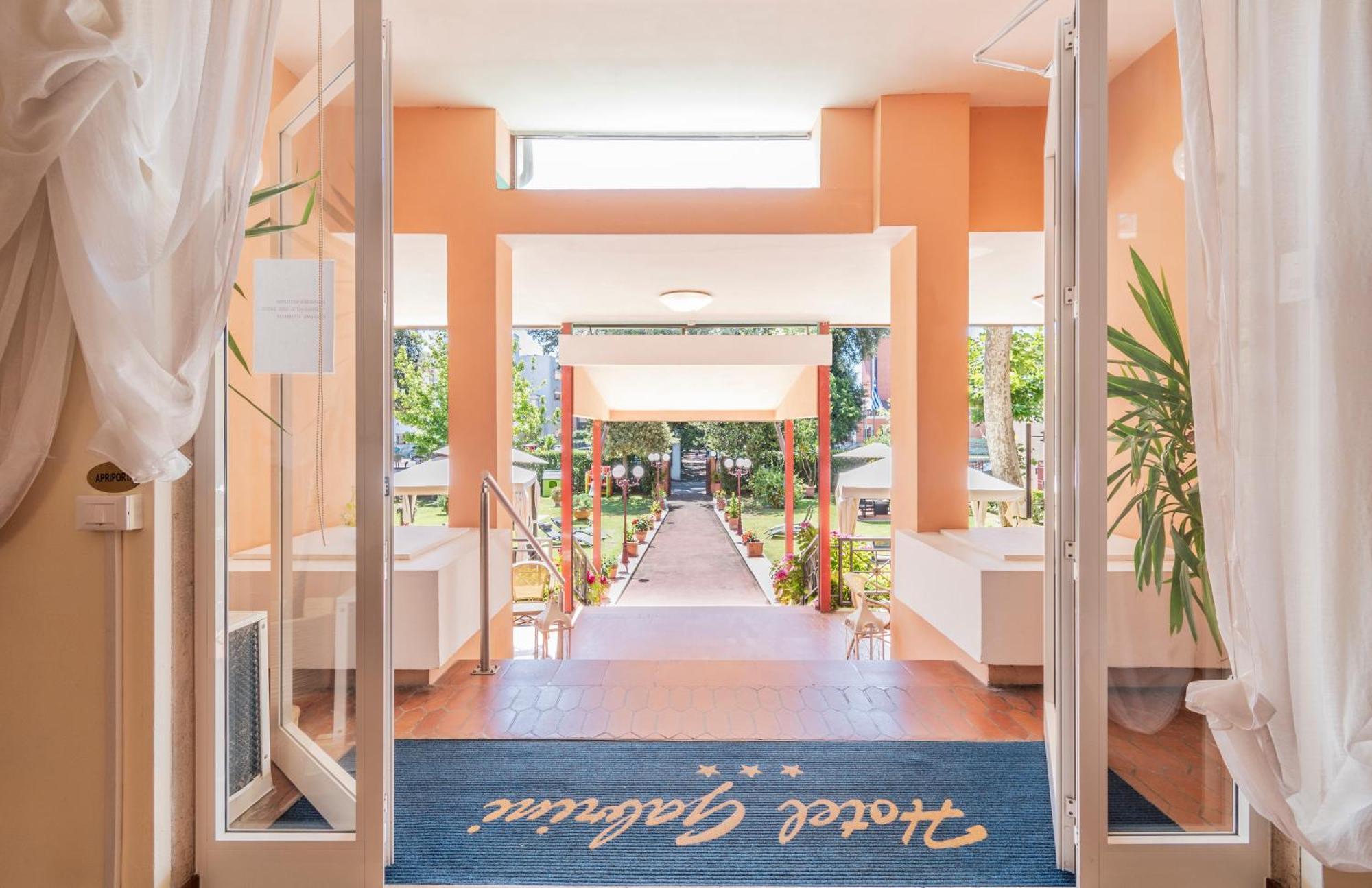 Hotel Gabrini Marina di Massa Dış mekan fotoğraf
