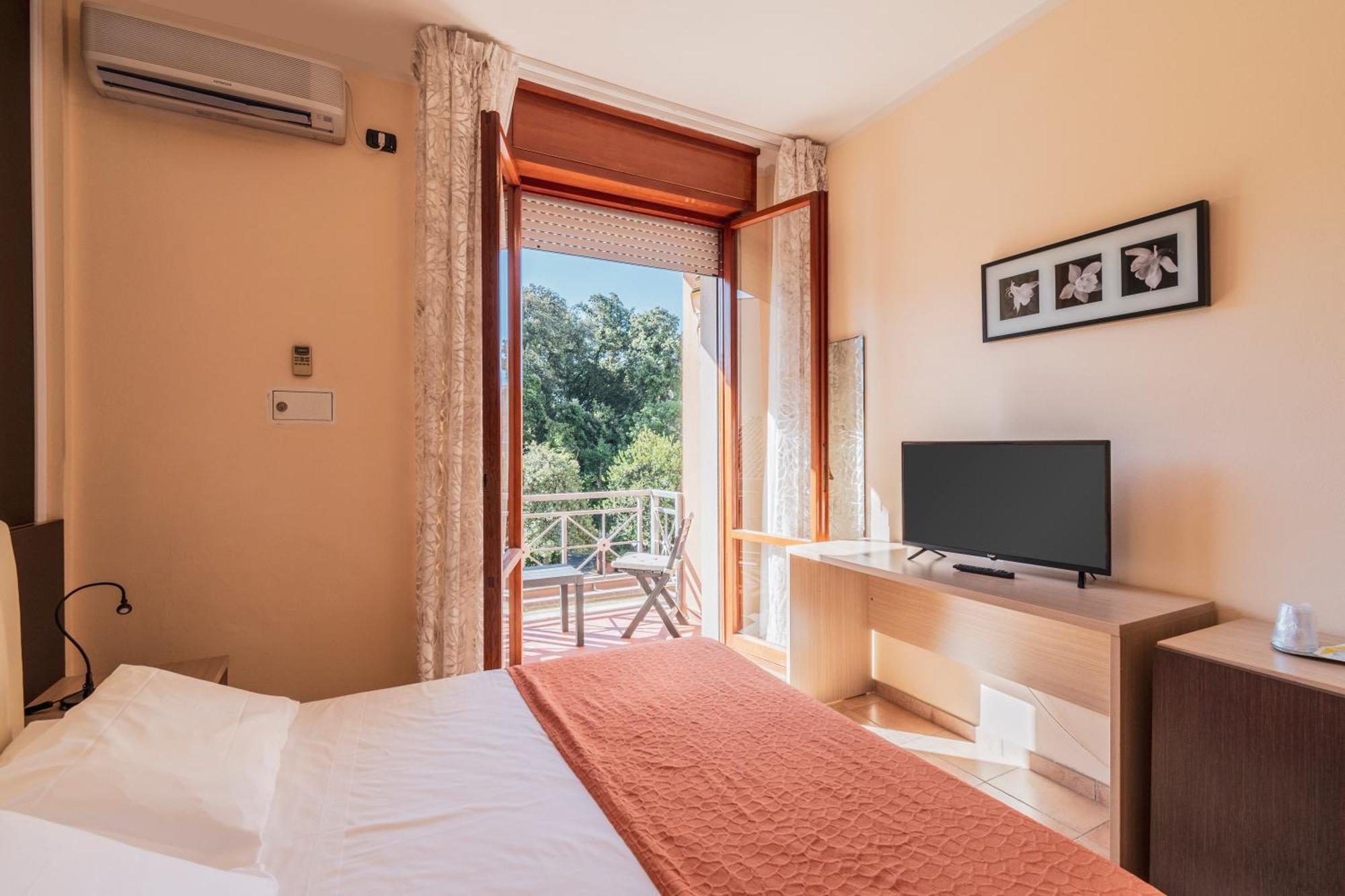 Hotel Gabrini Marina di Massa Dış mekan fotoğraf