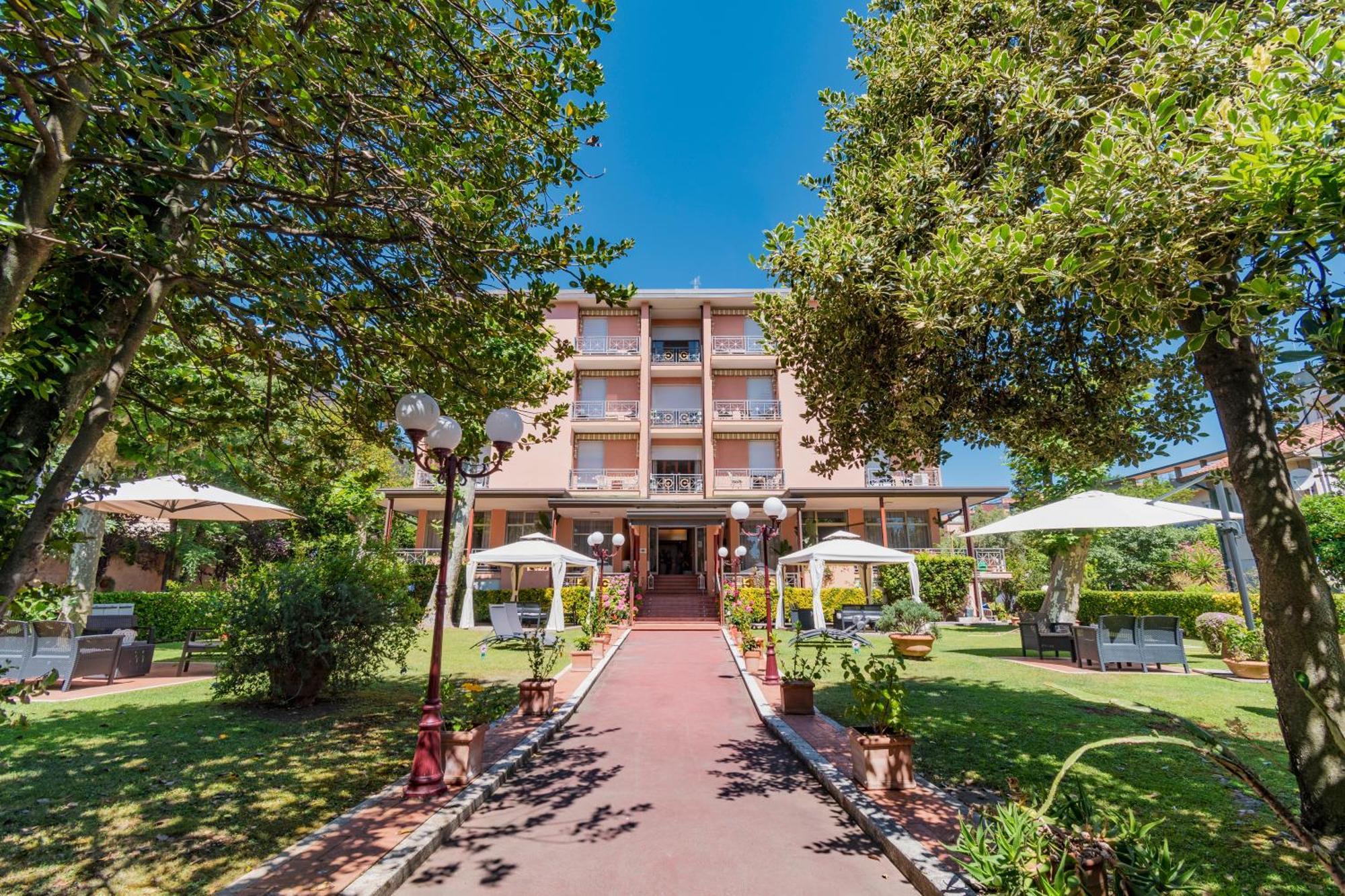 Hotel Gabrini Marina di Massa Dış mekan fotoğraf