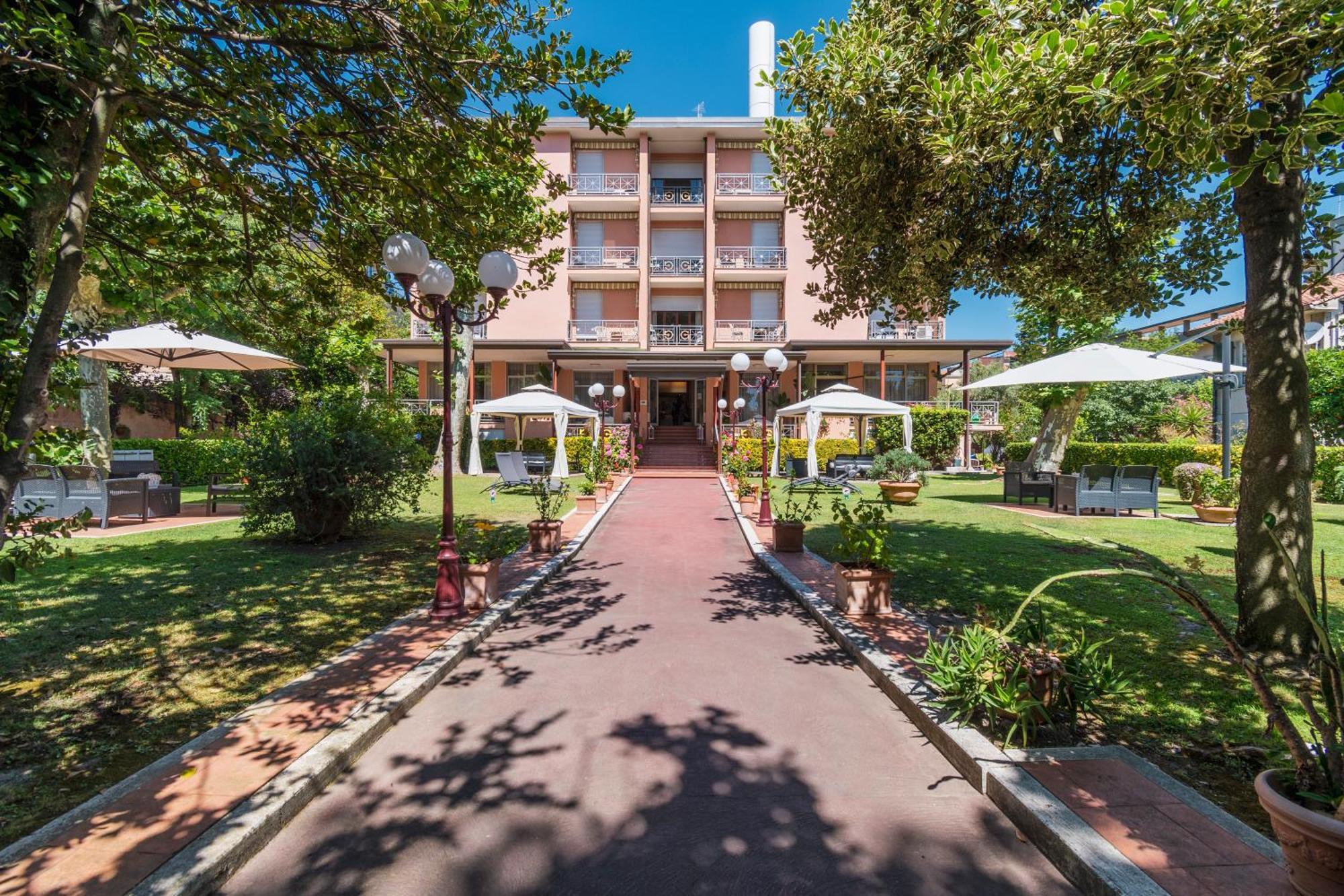 Hotel Gabrini Marina di Massa Dış mekan fotoğraf