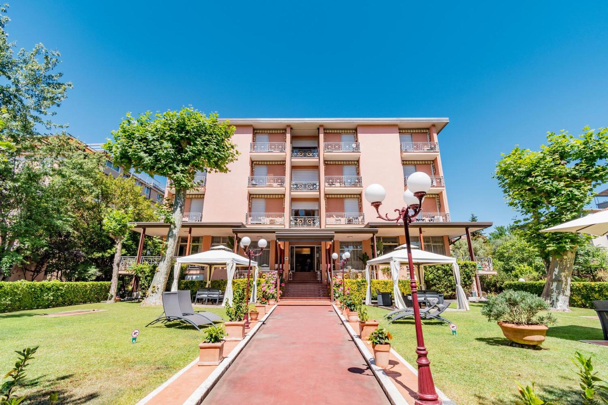 Hotel Gabrini Marina di Massa Dış mekan fotoğraf
