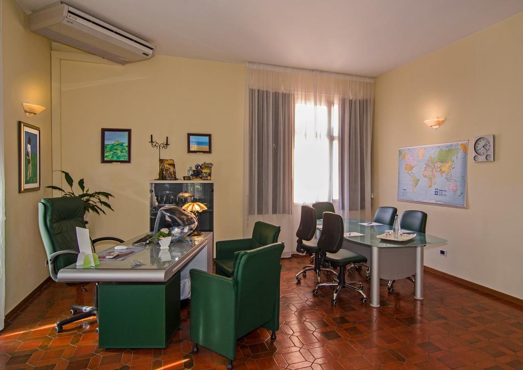 Hotel Gabrini Marina di Massa Dış mekan fotoğraf
