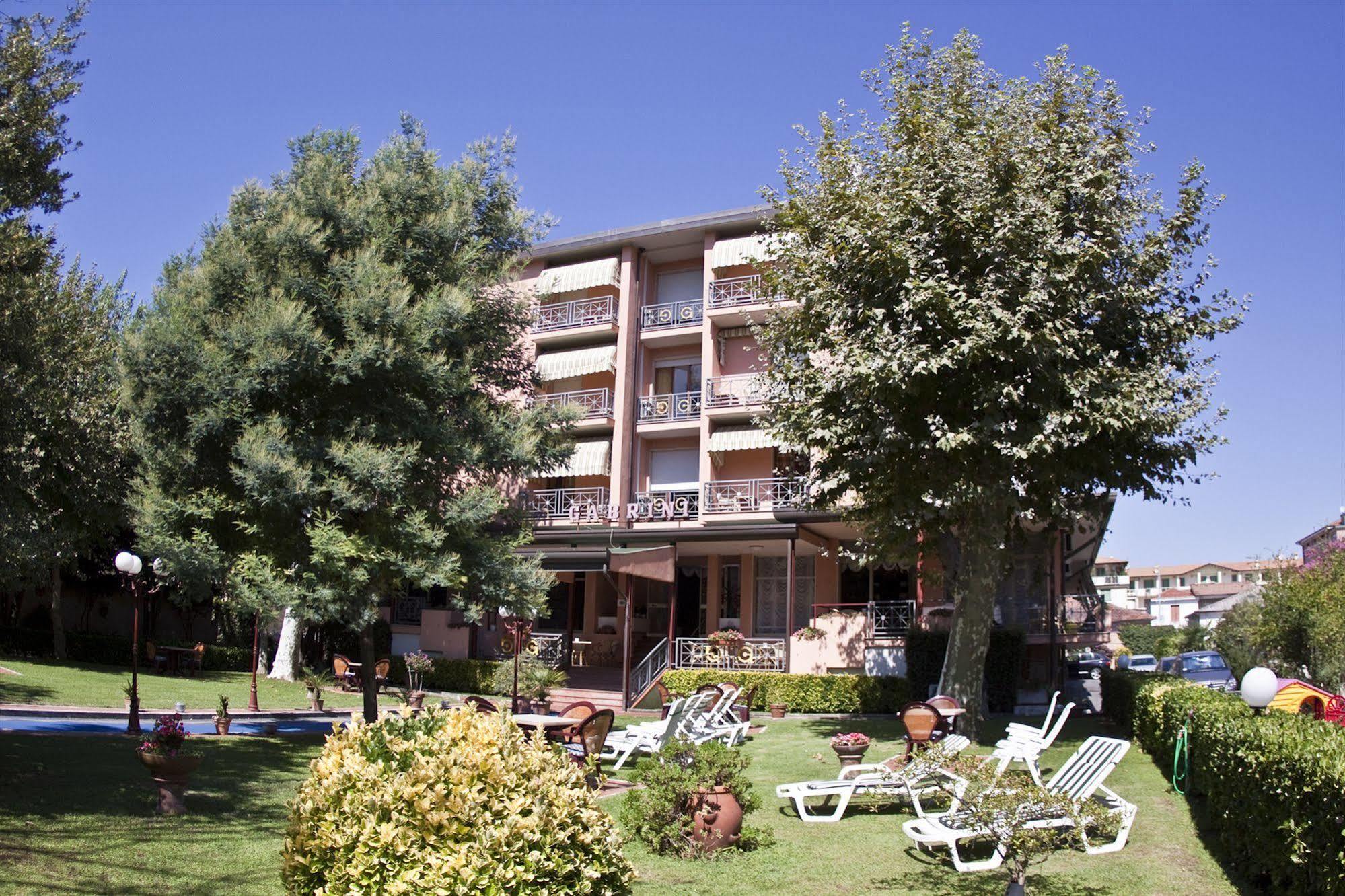 Hotel Gabrini Marina di Massa Dış mekan fotoğraf