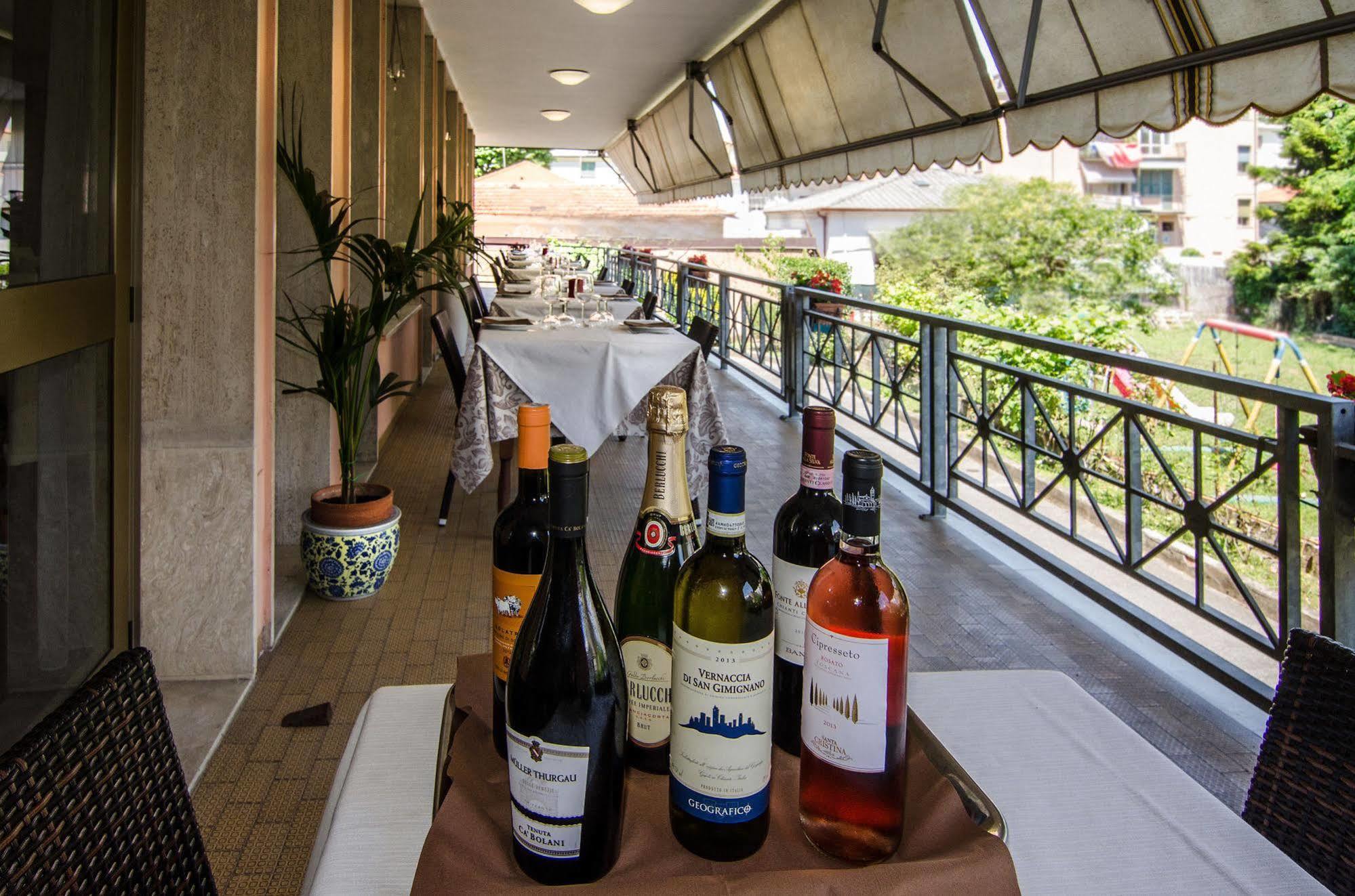 Hotel Gabrini Marina di Massa Dış mekan fotoğraf
