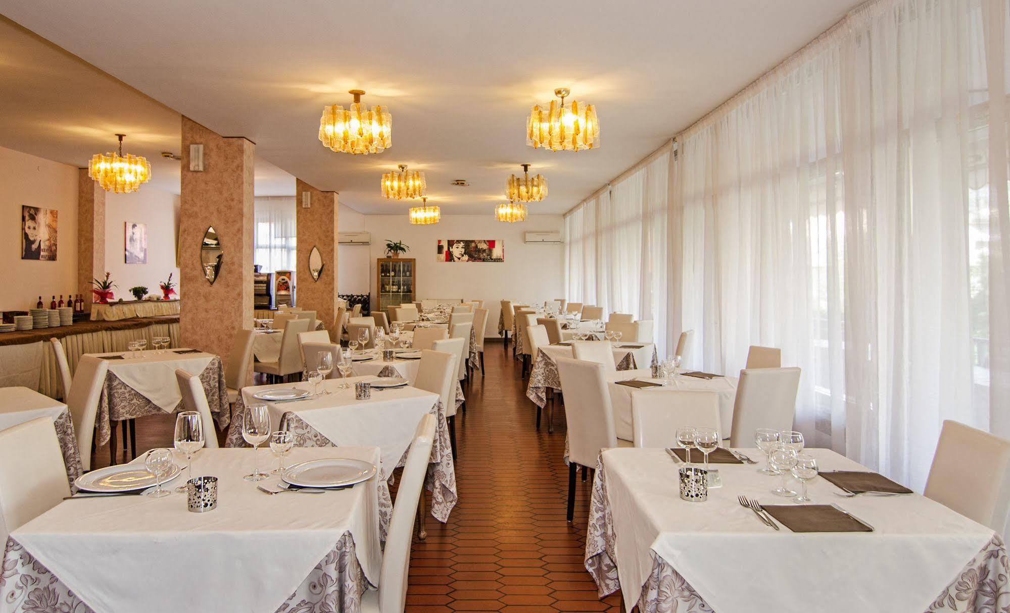 Hotel Gabrini Marina di Massa Dış mekan fotoğraf